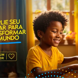 banner com a foto de uma aluna do ICB no estúdio de música. Ela está sentada, tocando um teclado, utilizando um fone de ouvido, vestida com uma camisa amarela e sorrindo. Ao fundo outros instrumentos de percussão. Do lado esquerdo o texto: 'Amplie seu olhar para transformar o mundo. Seja um doador, acesso o site: institutodecegosdabahia.org.br/doeagora'. No rodapé a marca do ICB.